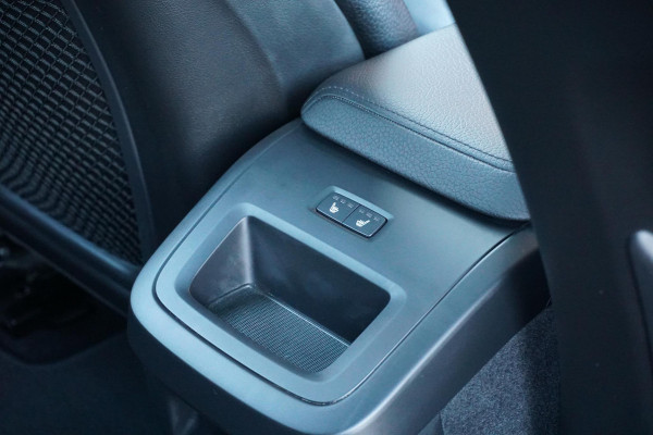 Volvo V60 2.0 T4 Momentum Pro + LEDER / PANO / TREKHAAK ELEKTRISCH