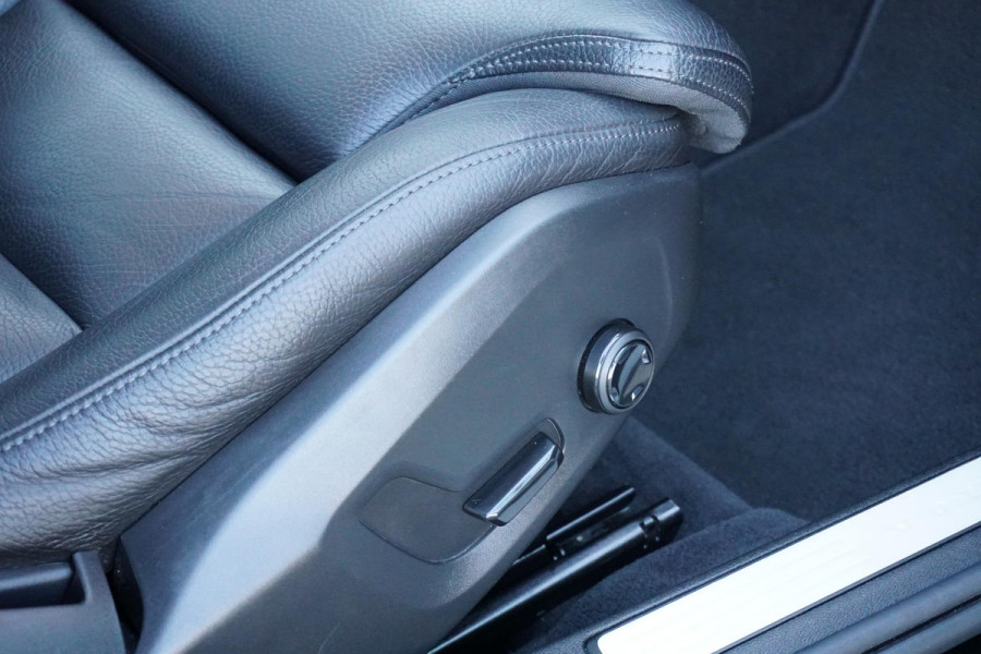 Volvo V60 2.0 T4 Momentum Pro + LEDER / PANO / TREKHAAK ELEKTRISCH