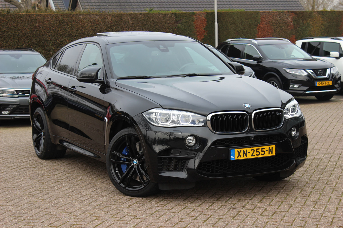 BMW X6 M / NL Auto! / Full option! / NIEUWSTAAT! / Trekhaak / Schuifdak / 360Camera / Carbon intr. / B&O / Softclose / Leder / 21'' / Standkachel / Entertainment System / Luchtvering / Stoelventilatie