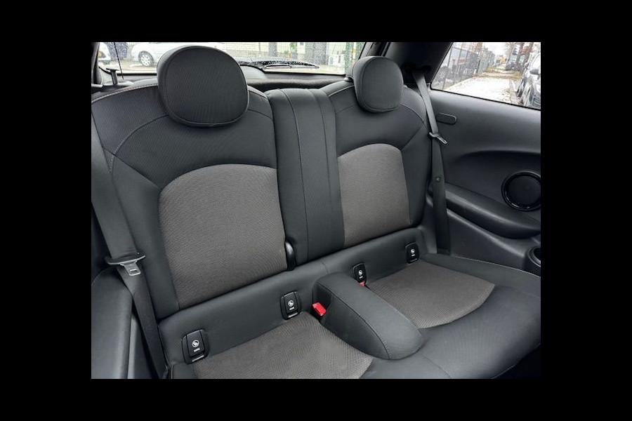 MINI Mini 1.5 One Salt Automaat Airco/ECC,Navigatie,Panoramadak