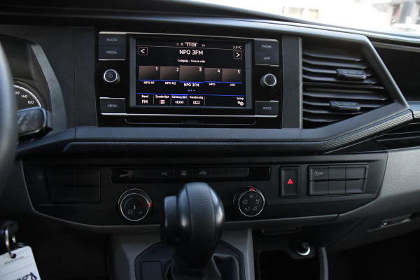 Volkswagen Transporter 2.0 TDI L2H1 30 DC PB Edition MARGE! Camera, Cruise, Carplay, 150pk, Trekhaak, Multimedia, Automaat, Sensoren, Uniek!