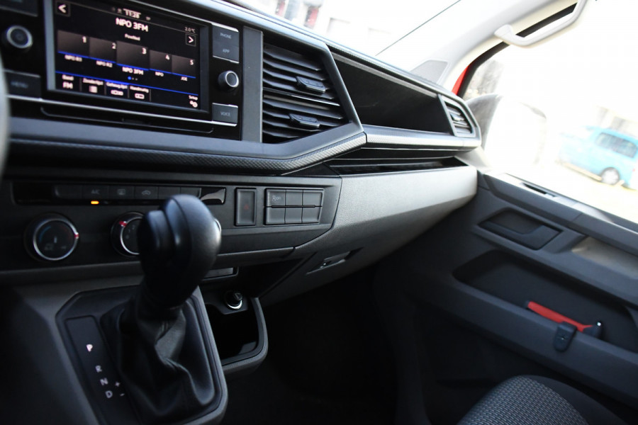 Volkswagen Transporter 2.0 TDI L2H1 30 DC PB Edition MARGE! Camera, Cruise, Carplay, 150pk, Trekhaak, Multimedia, Automaat, Sensoren, Uniek!