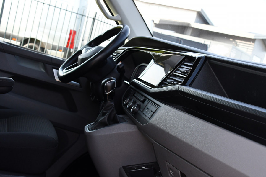 Volkswagen Transporter 2.0 TDI L2H1 30 DC Bulli Virtual, Carplay, Camera, LED, 150pk, 2 x Schuifdeur, Automaat, Trekhaak, Uniek!