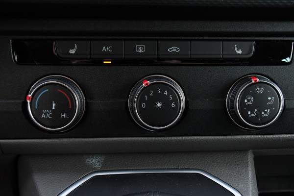 Volkswagen Transporter 2.0 TDI L2H1 30 DC Bulli Virtual, Carplay, Camera, LED, 150pk, 2 x Schuifdeur, Automaat, Trekhaak, Uniek!