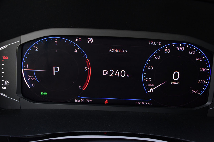 Volkswagen Transporter 2.0 TDI L2H1 30 DC Bulli Virtual, Carplay, Camera, LED, 150pk, 2 x Schuifdeur, Automaat, Trekhaak, Uniek!