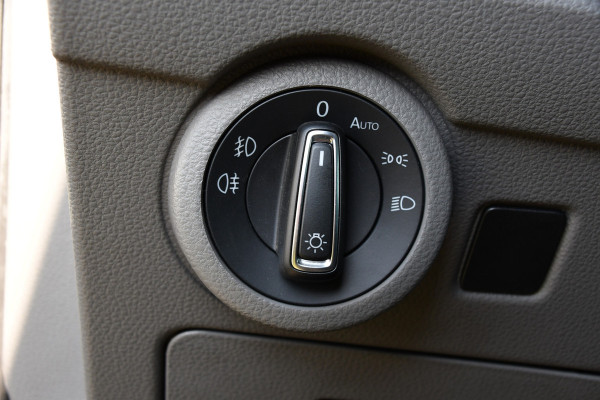 Volkswagen Transporter 2.0 TDI L2H1 30 DC Bulli Virtual, Carplay, Camera, LED, 150pk, 2 x Schuifdeur, Automaat, Trekhaak, Uniek!