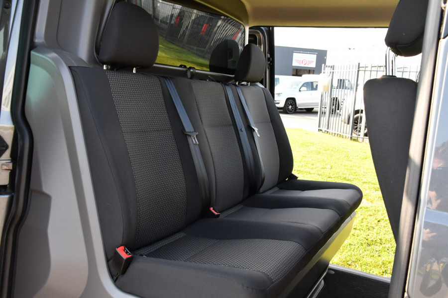 Volkswagen Transporter 2.0 TDI L2H1 30 DC Bulli Virtual, Carplay, Camera, LED, 150pk, 2 x Schuifdeur, Automaat, Trekhaak, Uniek!