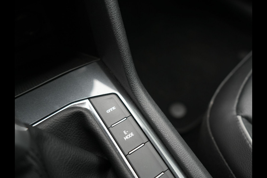 Volkswagen Tiguan 1.4 TSI eHybrid Life Plug In Hybrid 245pk PHEV | Adaptive Cruise | Lederen Sportstoelen Memory & Verwarmd | Stuur Verwarmd | Virtual Cockpit | Navigatie | DAB |