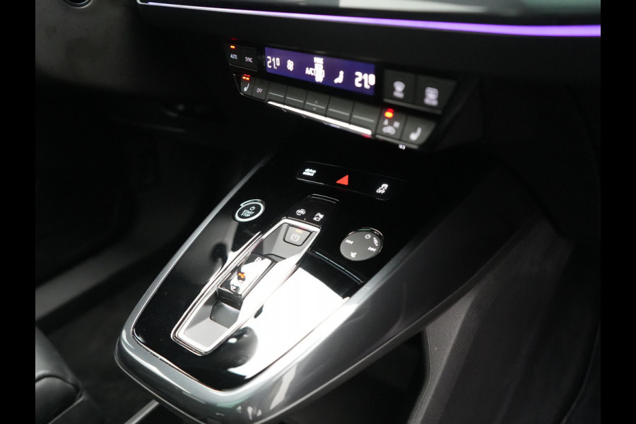 Audi Q4 Sportback e-tron 40 S edition 204pk Dealer O.H. | Panodak | Adaptive Cruise | Lederen Sportstoelen Verwarmd | Head Up | Matrix LED | Camera | Keyless | Sfeerverlichting | Apple Carplay | S Line Interieur |