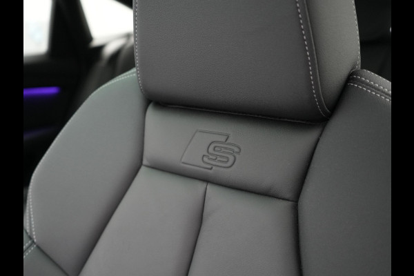 Audi Q4 Sportback e-tron 40 S edition 204pk Dealer O.H. | Panodak | Adaptive Cruise | Lederen Sportstoelen Verwarmd | Head Up | Matrix LED | Camera | Keyless | Sfeerverlichting | Apple Carplay | S Line Interieur |