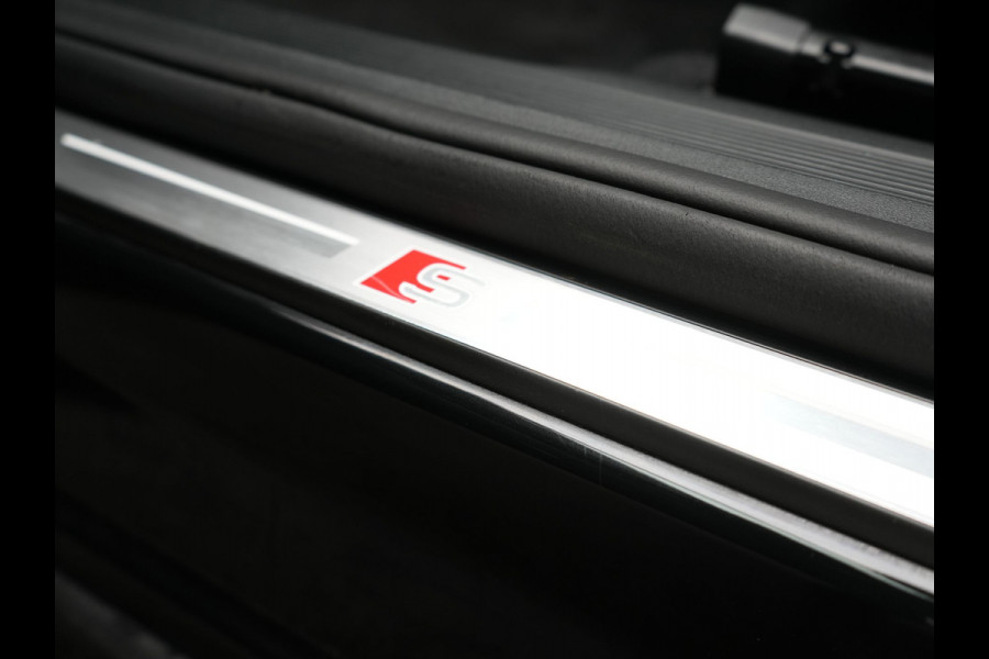 Audi Q4 Sportback e-tron 40 S edition 204pk Dealer O.H. | Panodak | Adaptive Cruise | Lederen Sportstoelen Verwarmd | Head Up | Matrix LED | Camera | Keyless | Sfeerverlichting | Apple Carplay | S Line Interieur |
