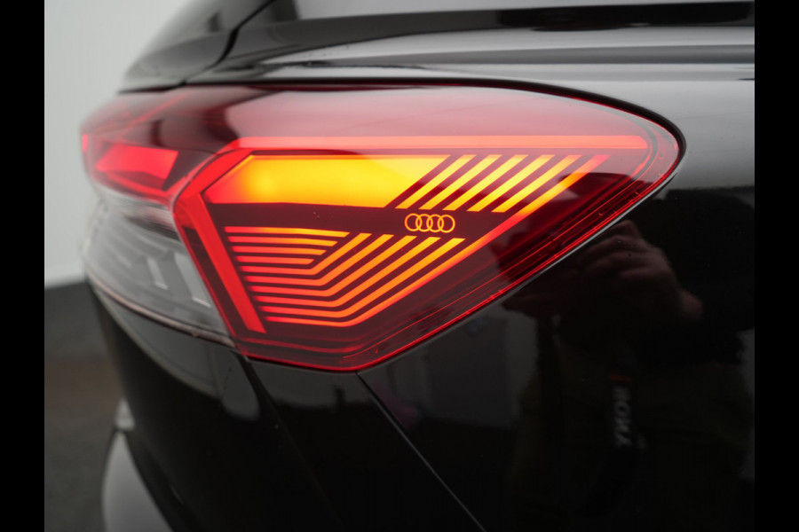 Audi Q4 Sportback e-tron 40 S edition 204pk Dealer O.H. | Panodak | Adaptive Cruise | Lederen Sportstoelen Verwarmd | Head Up | Matrix LED | Camera | Keyless | Sfeerverlichting | Apple Carplay | S Line Interieur |