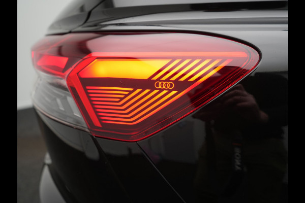 Audi Q4 Sportback e-tron 40 S edition 204pk Dealer O.H. | Panodak | Adaptive Cruise | Lederen Sportstoelen Verwarmd | Head Up | Matrix LED | Camera | Keyless | Sfeerverlichting | Apple Carplay | S Line Interieur |