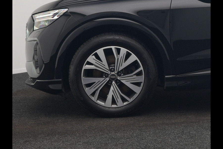 Audi Q4 Sportback e-tron 40 S edition 204pk Dealer O.H. | Panodak | Adaptive Cruise | Lederen Sportstoelen Verwarmd | Head Up | Matrix LED | Camera | Keyless | Sfeerverlichting | Apple Carplay | S Line Interieur |