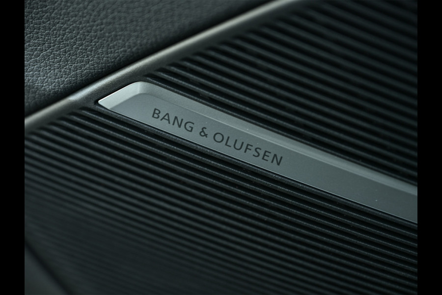 Audi Q8 60 TFSI e quattro Pro Line S 490pk Competition | Nardo Grey Exclusive | B&O Sound | Panoramadak | Soft-Close | Ambiance Interieur | S-Seats | 360 Camera | Adaptive Cruise | Trekhaak
