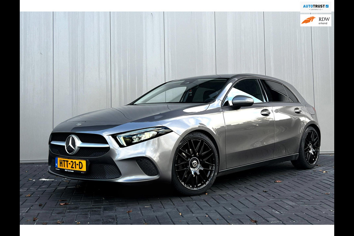 Mercedes-Benz A-Klasse 180 Business Solution AMG Line_Carplay_Camera_cruise