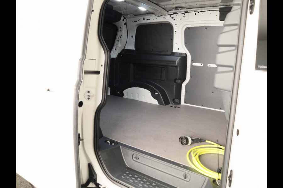 Volkswagen ID. Buzz Cargo 77 kWh 204 pk | Navigatie via App | Trekhaak (wegklapbaar) | Partkeersensoren | Achteruitrijcamera | Stoelverwarming |