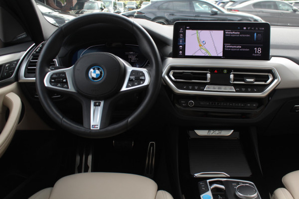 BMW iX3 High Executive 80 kWh / SoH 96,7%  / Trekhaak / Panoramadak / 360Camera / Head-up / Laser LED / Harman Kardon / ACC / Keyless / Dodehoek / DAB