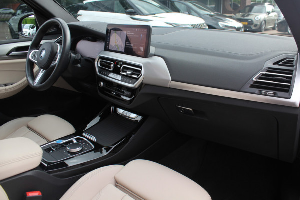 BMW iX3 High Executive 80 kWh / SoH 96,7%  / Trekhaak / Panoramadak / 360Camera / Head-up / Laser LED / Harman Kardon / ACC / Keyless / Dodehoek / DAB