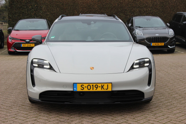 Porsche Taycan Cross Turismo 4 93 kWh 30.644 km! / SOH 94,1% / NL Auto! / NIEUWSTAAT! / Panoramadak / 360Camera / Passenger Display / Achterasbesturing / Matrix LED / 21'' / Adaptieve Stoelen / Luchtvering / Stoelventilatie / Dodehoek / Stu