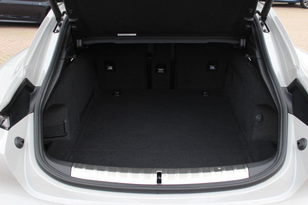 Porsche Taycan Cross Turismo 4 93 kWh 30.644 km! / SOH 94,1% / NL Auto! / NIEUWSTAAT! / Panoramadak / 360Camera / Passenger Display / Achterasbesturing / Matrix LED / 21'' / Adaptieve Stoelen / Luchtvering / Stoelventilatie / Dodehoek / Stu