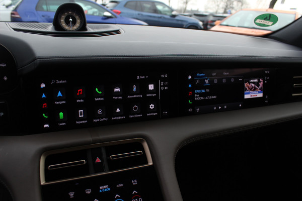 Porsche Taycan Cross Turismo 4 93 kWh 30.644 km! / SOH 94,1% / NL Auto! / NIEUWSTAAT! / Panoramadak / 360Camera / Passenger Display / Achterasbesturing / Matrix LED / 21'' / Adaptieve Stoelen / Luchtvering / Stoelventilatie / Dodehoek / Stu