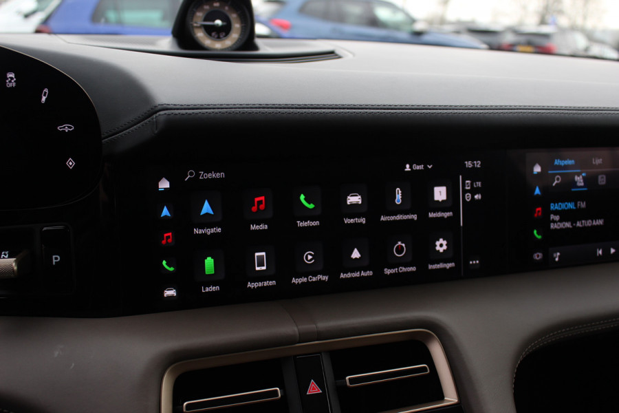 Porsche Taycan Cross Turismo 4 93 kWh 30.644 km! / SOH 94,1% / NL Auto! / NIEUWSTAAT! / Panoramadak / 360Camera / Passenger Display / Achterasbesturing / Matrix LED / 21'' / Adaptieve Stoelen / Luchtvering / Stoelventilatie / Dodehoek / Stu