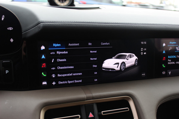 Porsche Taycan Cross Turismo 4 93 kWh 30.644 km! / SOH 94,1% / NL Auto! / NIEUWSTAAT! / Panoramadak / 360Camera / Passenger Display / Achterasbesturing / Matrix LED / 21'' / Adaptieve Stoelen / Luchtvering / Stoelventilatie / Dodehoek / Stu