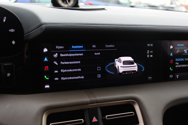 Porsche Taycan Cross Turismo 4 93 kWh 30.644 km! / SOH 94,1% / NL Auto! / NIEUWSTAAT! / Panoramadak / 360Camera / Passenger Display / Achterasbesturing / Matrix LED / 21'' / Adaptieve Stoelen / Luchtvering / Stoelventilatie / Dodehoek / Stu