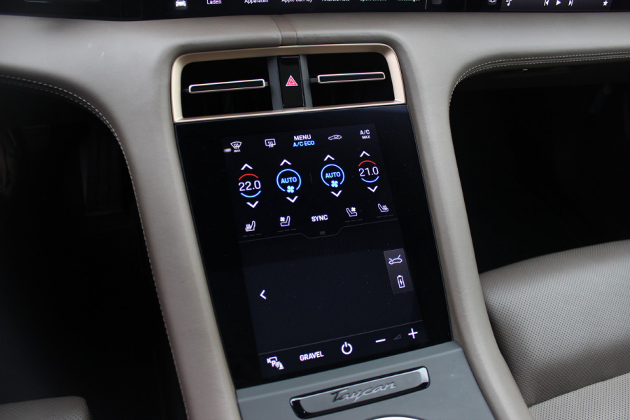 Porsche Taycan Cross Turismo 4 93 kWh 30.644 km! / SOH 94,1% / NL Auto! / NIEUWSTAAT! / Panoramadak / 360Camera / Passenger Display / Achterasbesturing / Matrix LED / 21'' / Adaptieve Stoelen / Luchtvering / Stoelventilatie / Dodehoek / Stu