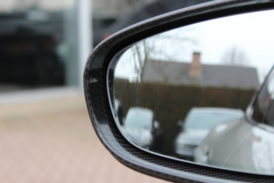 Porsche Taycan Cross Turismo 4 93 kWh 30.644 km! / SOH 94,1% / NL Auto! / NIEUWSTAAT! / Panoramadak / 360Camera / Passenger Display / Achterasbesturing / Matrix LED / 21'' / Adaptieve Stoelen / Luchtvering / Stoelventilatie / Dodehoek / Stu