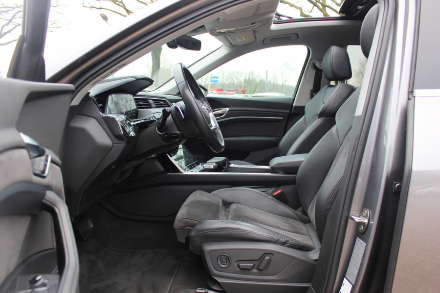 Audi e-tron 50 quattro Business edition Plus 71 kWh / SoH 92,9% / Panoramadak / Camera / Luchtvering / Intr.voorverwarming / Leder&Alcantara / 20'' / Navigatie / DAB / Stoelverwarming / ACC