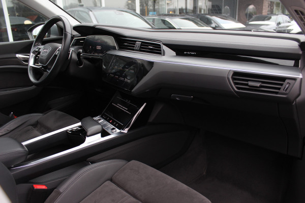 Audi e-tron 50 quattro Business edition Plus 71 kWh / SoH 92,9% / Panoramadak / Camera / Luchtvering / Intr.voorverwarming / Leder&Alcantara / 20'' / Navigatie / DAB / Stoelverwarming / ACC