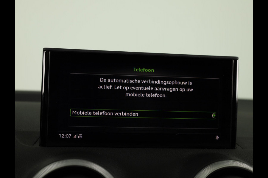 Audi Q2 35 TFSI Business Edition 150pk | S-tronic | Navigatie | Sportstoelen | Parkeersensoren achter | Virtual Cockpit | Stoelverwaming | 17 inch Lichtmetalen velgen |