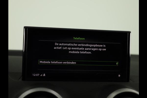 Audi Q2 35 TFSI Business Edition 150pk | S-tronic | Navigatie | Sportstoelen | Parkeersensoren achter | Virtual Cockpit | Stoelverwaming | 17 inch Lichtmetalen velgen |