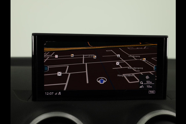 Audi Q2 35 TFSI Business Edition 150pk | S-tronic | Navigatie | Sportstoelen | Parkeersensoren achter | Virtual Cockpit | Stoelverwaming | 17 inch Lichtmetalen velgen |