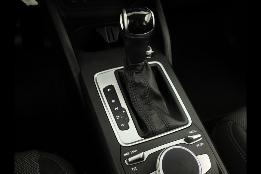 Audi Q2 35 TFSI Business Edition 150pk | S-tronic | Navigatie | Sportstoelen | Parkeersensoren achter | Virtual Cockpit | Stoelverwaming | 17 inch Lichtmetalen velgen |