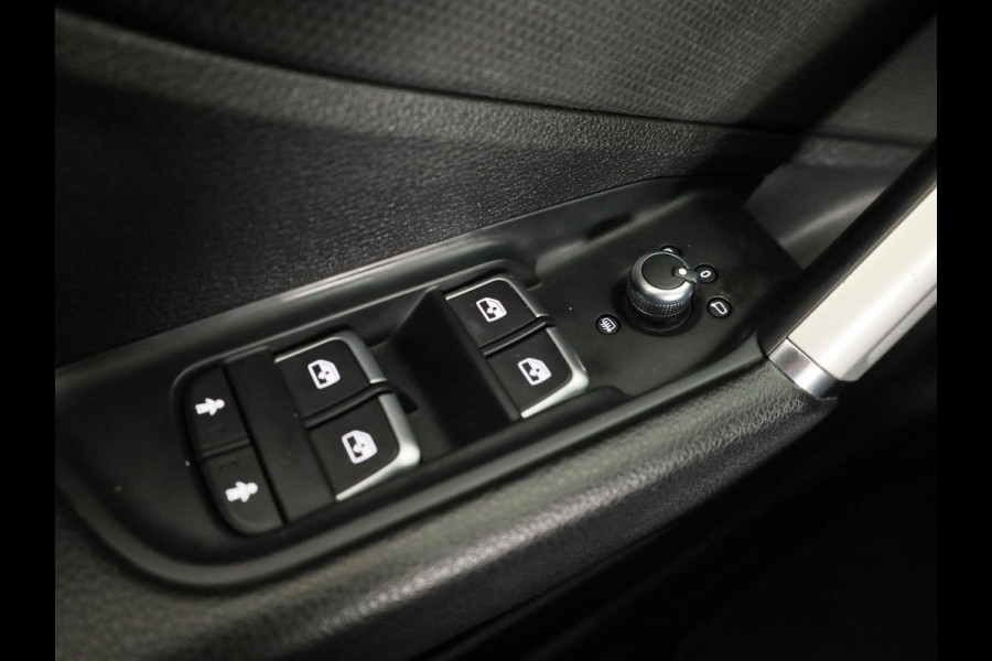 Audi Q2 35 TFSI Business Edition 150pk | S-tronic | Navigatie | Sportstoelen | Parkeersensoren achter | Virtual Cockpit | Stoelverwaming | 17 inch Lichtmetalen velgen |