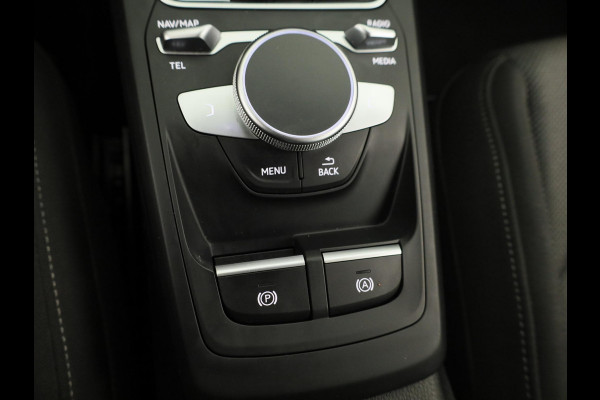 Audi Q2 35 TFSI Business Edition 150pk | S-tronic | Navigatie | Sportstoelen | Parkeersensoren achter | Virtual Cockpit | Stoelverwaming | 17 inch Lichtmetalen velgen |