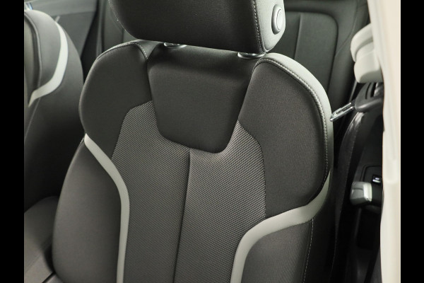 Audi Q2 35 TFSI Business Edition 150pk | S-tronic | Navigatie | Sportstoelen | Parkeersensoren achter | Virtual Cockpit | Stoelverwaming | 17 inch Lichtmetalen velgen |