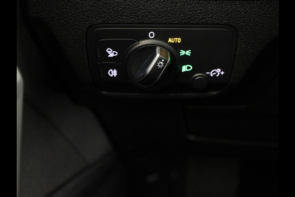 Audi Q2 35 TFSI Business Edition 150pk | S-tronic | Navigatie | Sportstoelen | Parkeersensoren achter | Virtual Cockpit | Stoelverwaming | 17 inch Lichtmetalen velgen |
