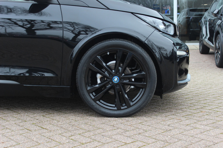 BMW i3 S Dark Shadow Edition 120Ah 42 kWh / SoH 90,4%  / Camera / Navigatie / 20'' / Stoelverwarming / DAB / LED / Cruise Control