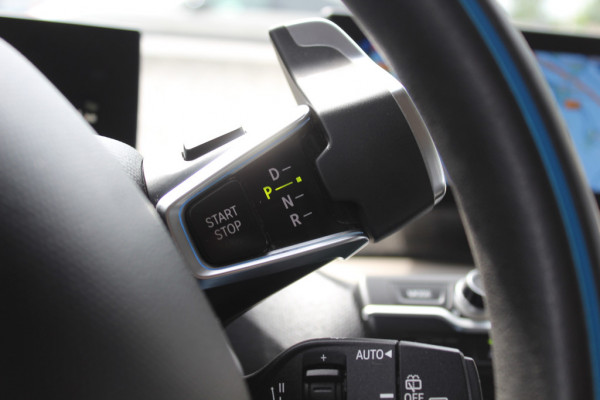 BMW i3 S Dark Shadow Edition 120Ah 42 kWh / SoH 90,4%  / Camera / Navigatie / 20'' / Stoelverwarming / DAB / LED / Cruise Control