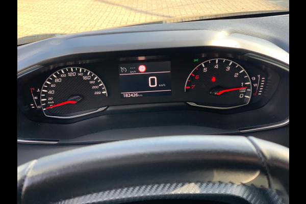 Peugeot 208 1.2 PureTech Active Pack 2022 / NETTO € 6600 / PRIJS NL € 8950.-