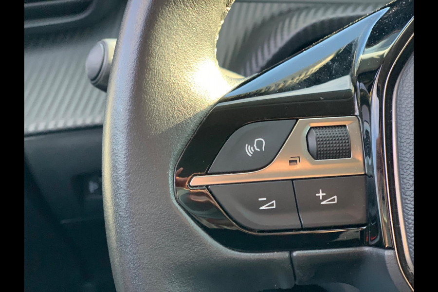 Peugeot 208 1.2 PureTech Active Pack 2022 / NETTO € 6600 / PRIJS NL € 8950.-