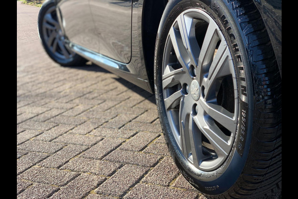 Peugeot 208 1.2 PureTech Active Pack 2022 / NETTO € 6600 / PRIJS NL € 8950.-