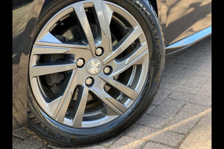 Peugeot 208 1.2 PureTech Active Pack 2022 / NETTO € 6600 / PRIJS NL € 8950.-