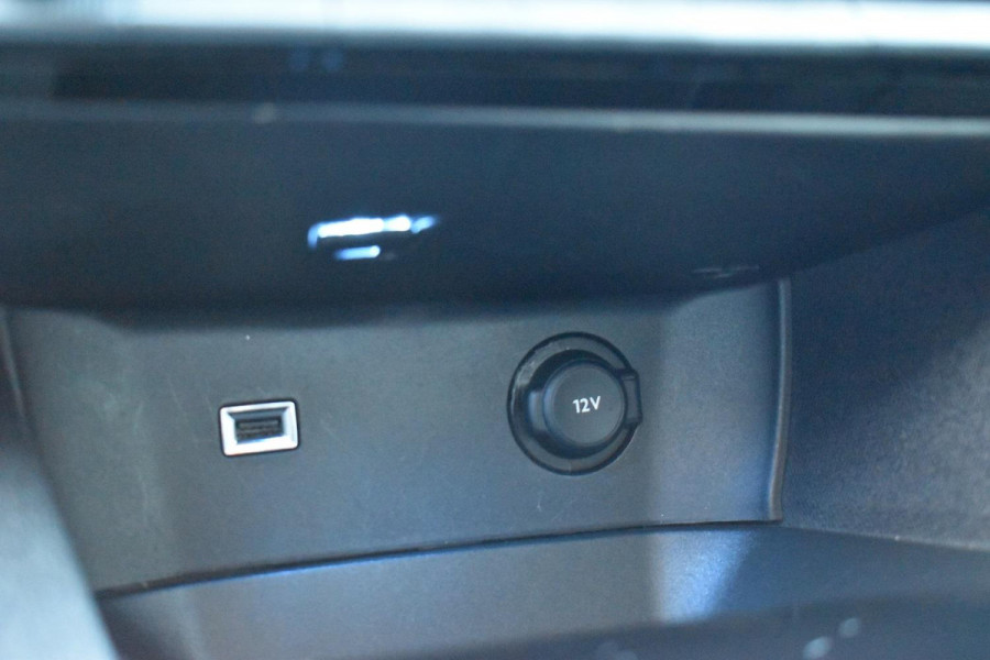 Peugeot 5008 1.2 PureTech 7 Persoons Navi Carplay Camera Trekhaak Dealer Onderhouden