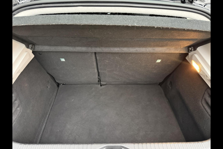 Renault Clio 1.0 TCe Navigatie / Apple CarPlay - Android / 1e Eigenaar / ALL-Season banden / Cruise Control / PDC met optische w