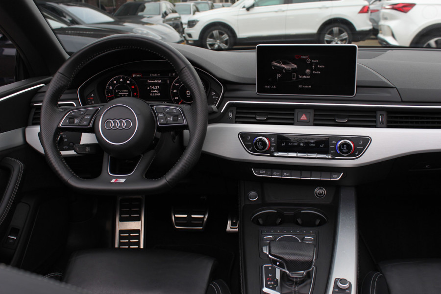 Audi A5 Cabriolet 2.0 TFSI Launch Edition / Trekhaak / Leder / Nekverwarming / Navigatie / Parkeerhulp V+A / 19'' / Windscherm / Stoelverwarming / Cruise Control